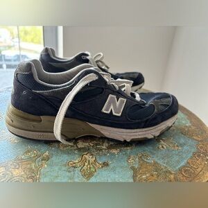 NEW BALANCE 993 running shoes. Navy
